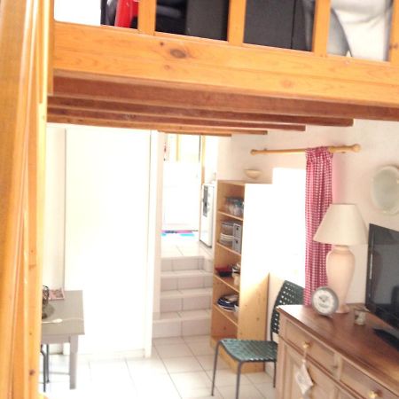 Studio Avec Piscine Privee Jardin Clos Et Wifi A Saint Jean D'Angely Exterior photo