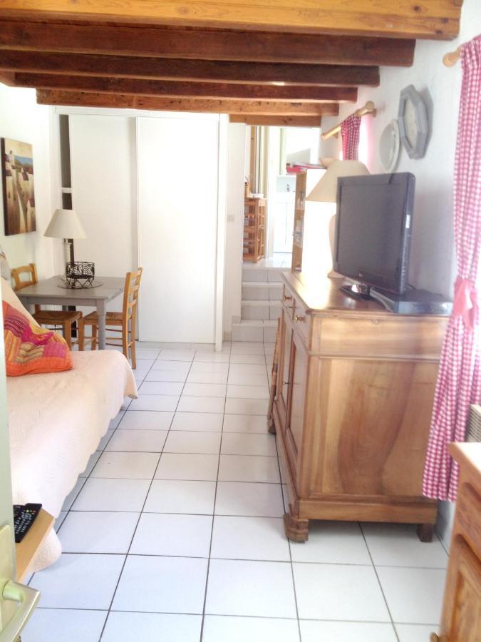 Studio Avec Piscine Privee Jardin Clos Et Wifi A Saint Jean D'Angely Exterior photo